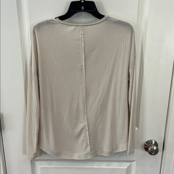 Cream Long Sleeve Tee with V-neck and Relaxed Fit - Picture 3 of 5